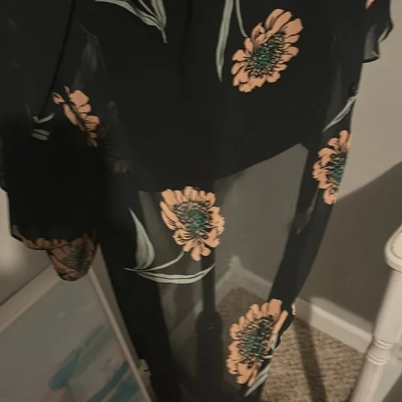 Cabi medium button down blouse   F - Picture 5 of 9